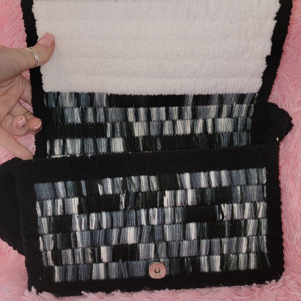 Shoulder Purse - Picture 2 of 8
